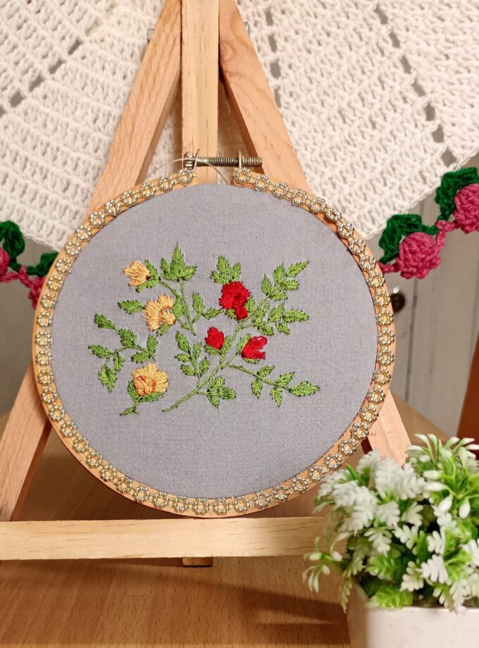 Round Embroidered Frame