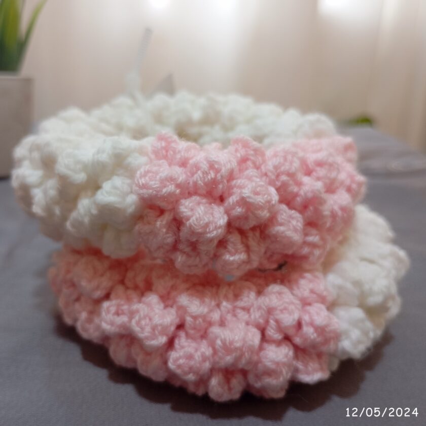 Crochet Floral Bracelet \ Gajrey