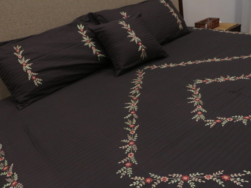 5 Pcs Embroidered Bedsheet set - Image 3