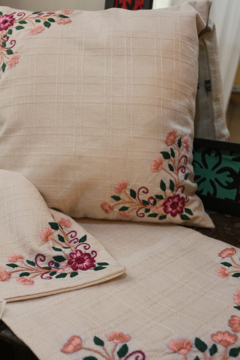 6 Pc Runner Cushions Set