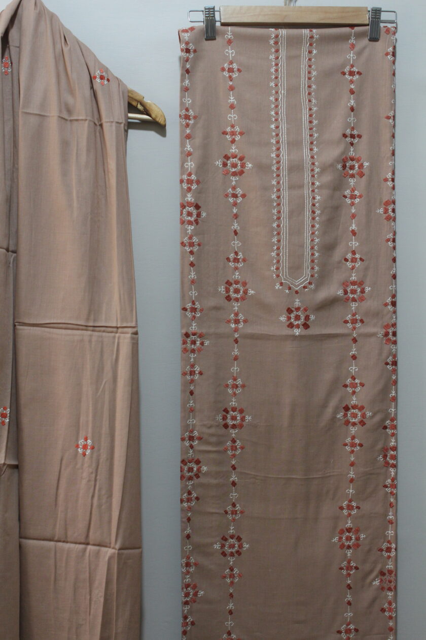 3 Pcs Embroidery Suit - Image 4
