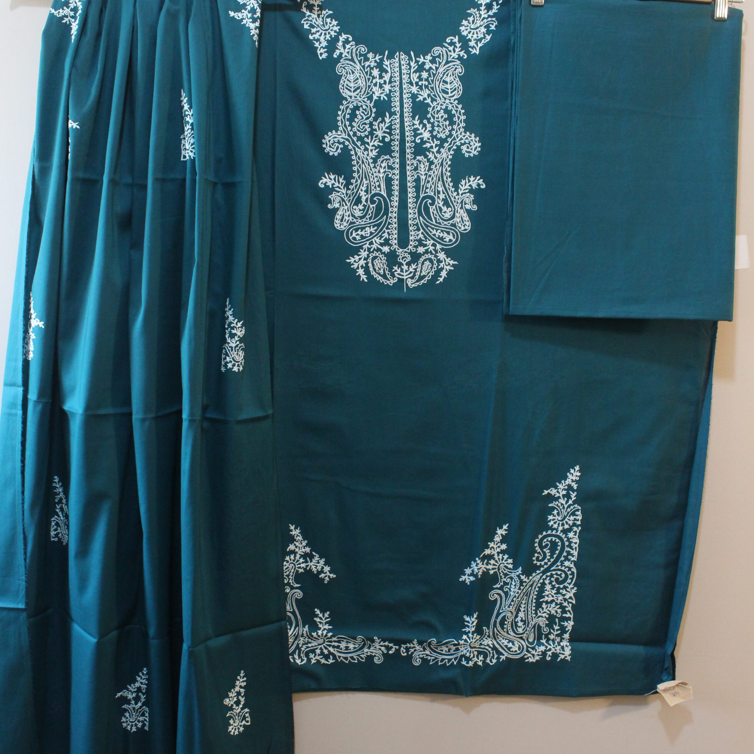 3 Pcs Embroidered Suit - Image 2