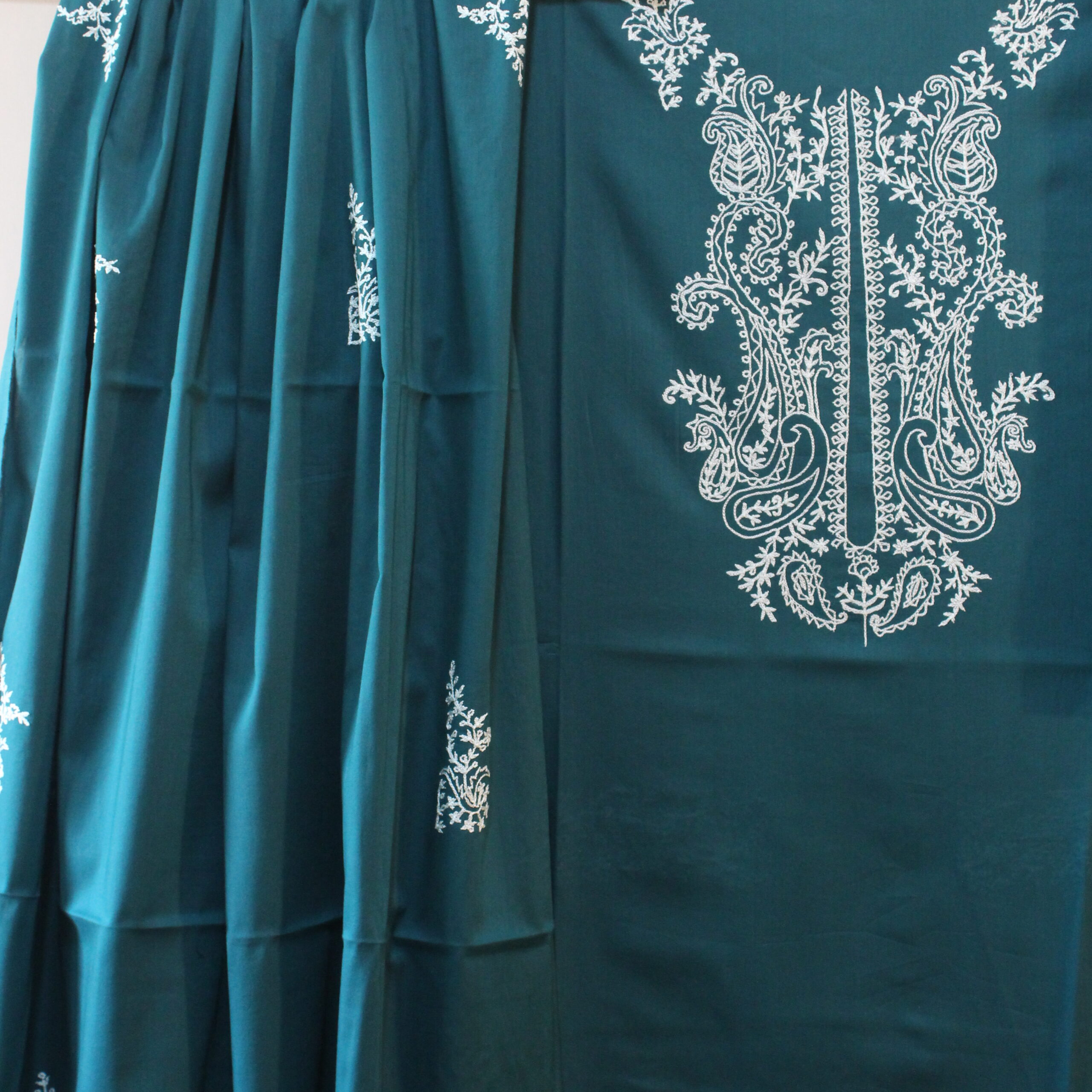 3 Pcs Embroidered Suit - Image 3