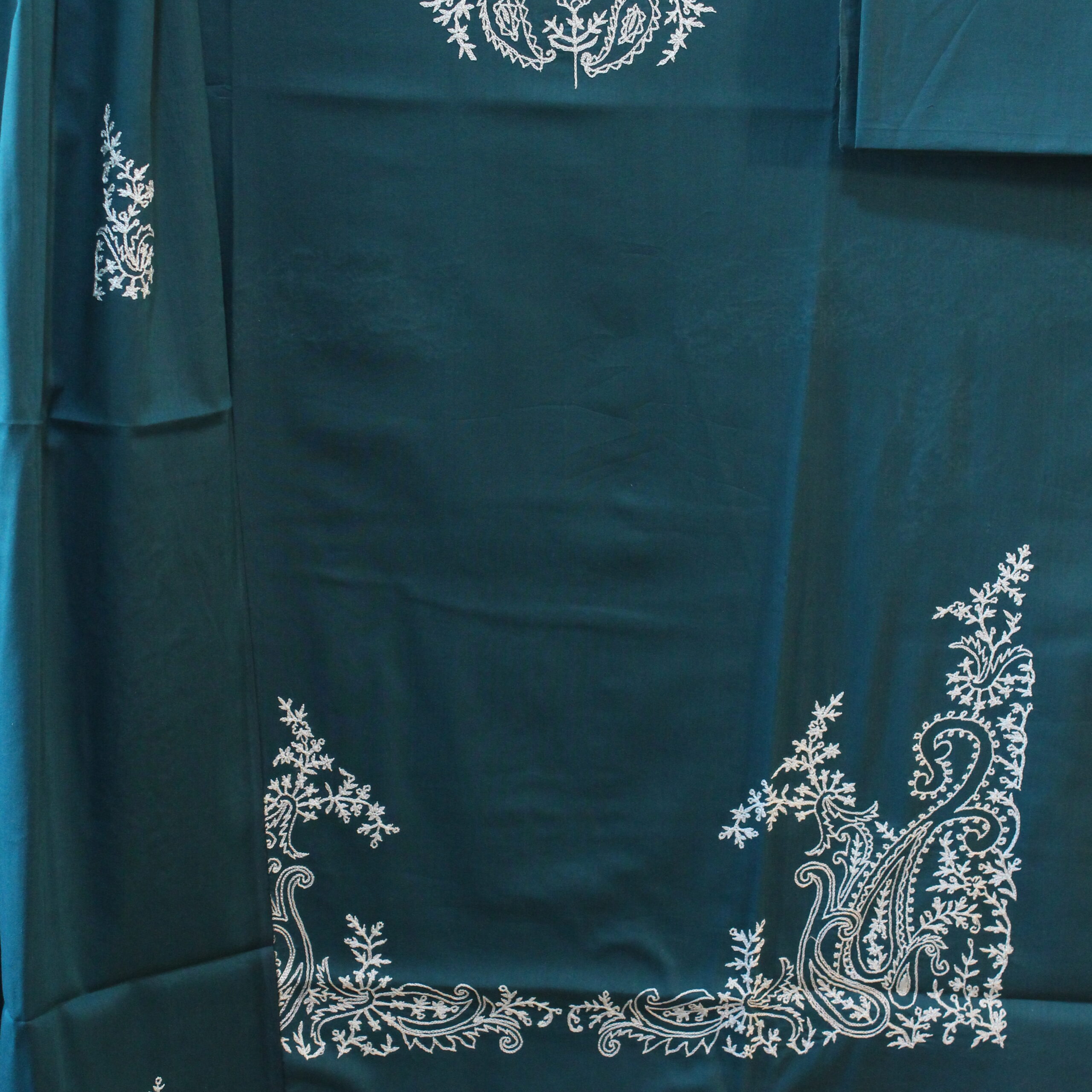 3 Pcs Embroidered Suit - Image 4